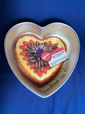 Wilton Heart Dessert Cake Pan with Removable Bottom Discontinued 1990 - NWT
